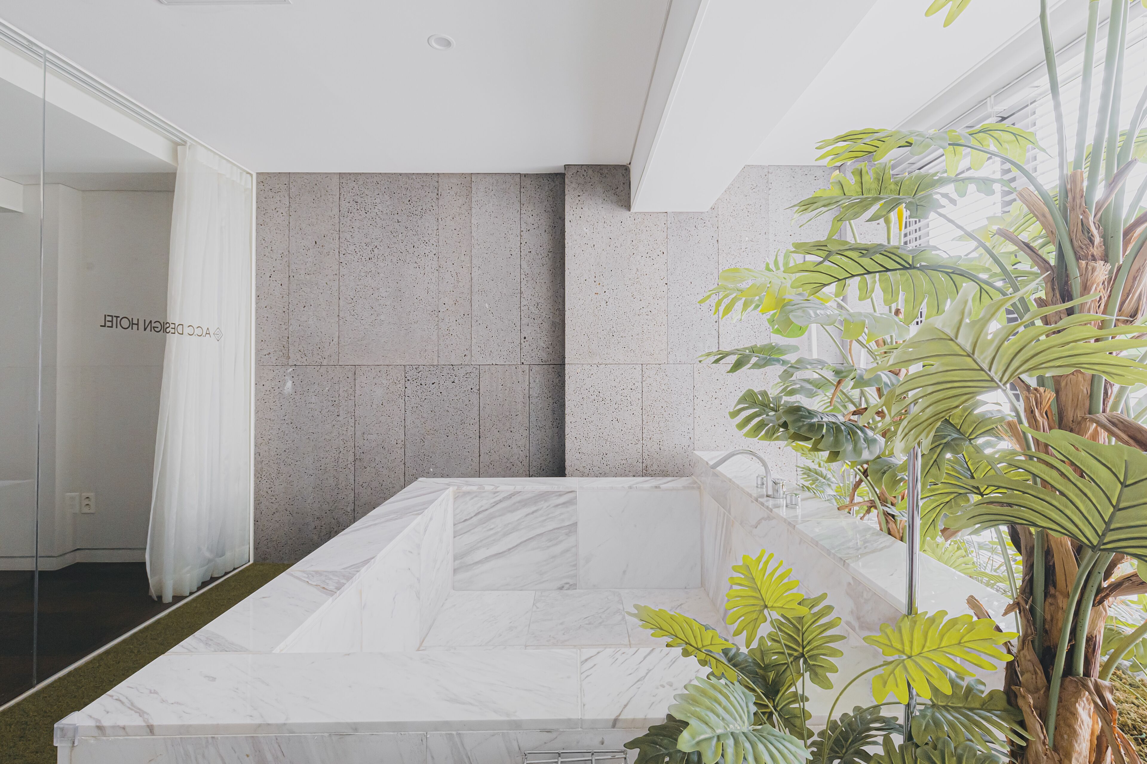 creation suite | deep-soaking bathtub