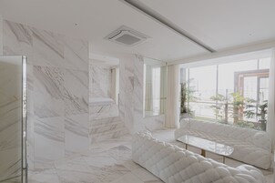 ACC Double Suite (Styler) | 房內夾萬、書桌、遮光窗簾/窗簾、隔音