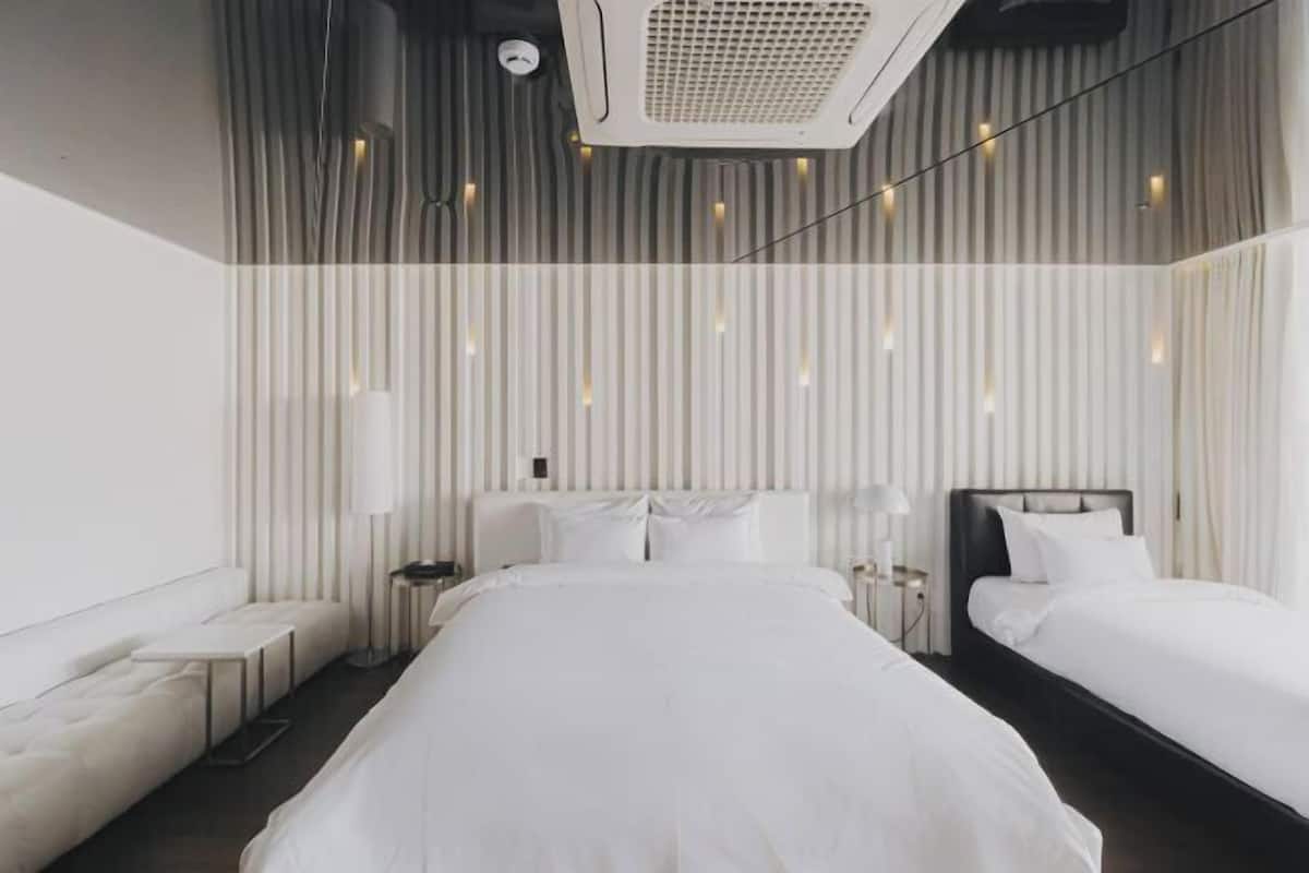 1 bedroom, in-room safe, desk, blackout curtains
