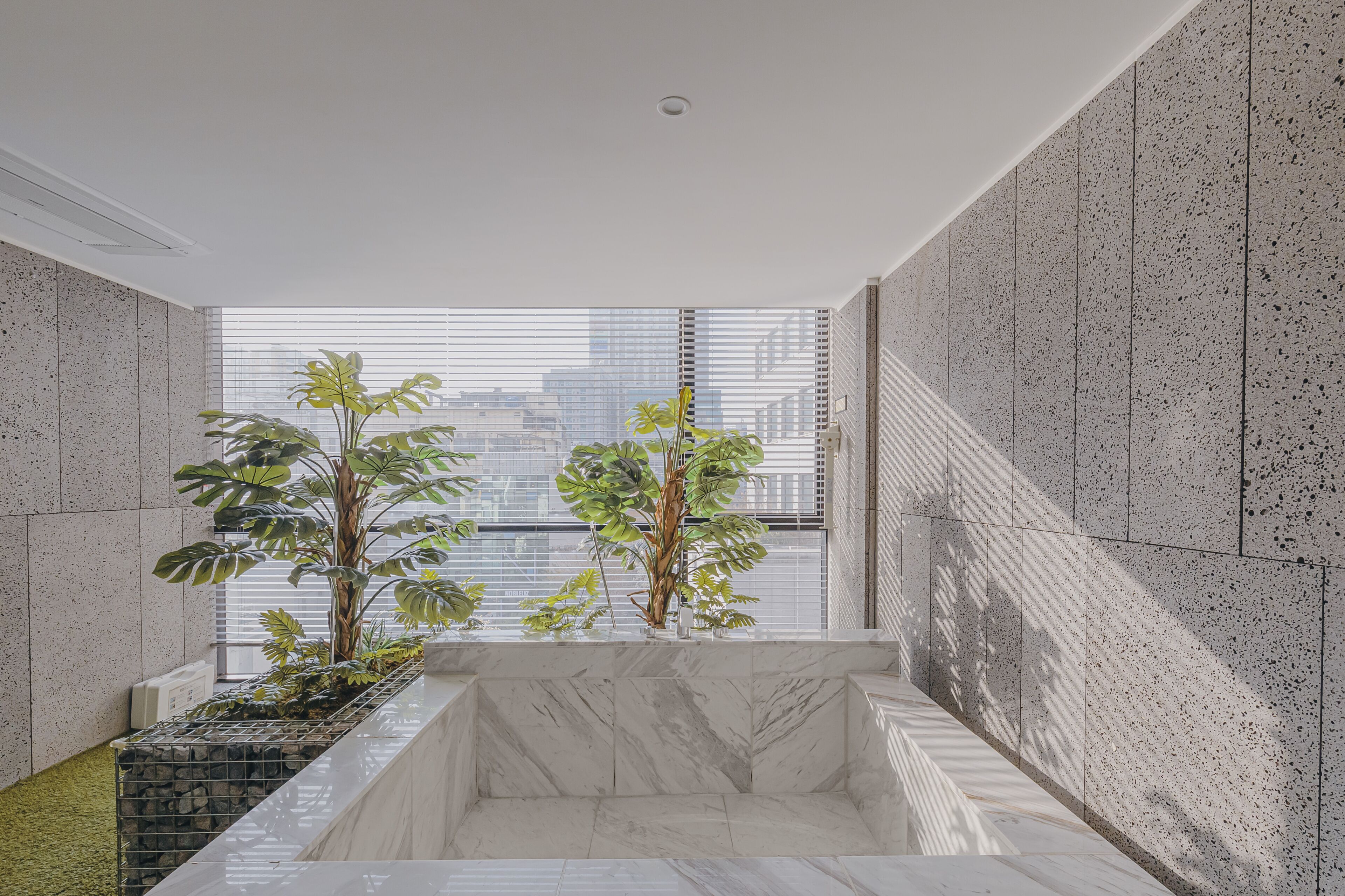 culture twin suite | deep-soaking bathtub