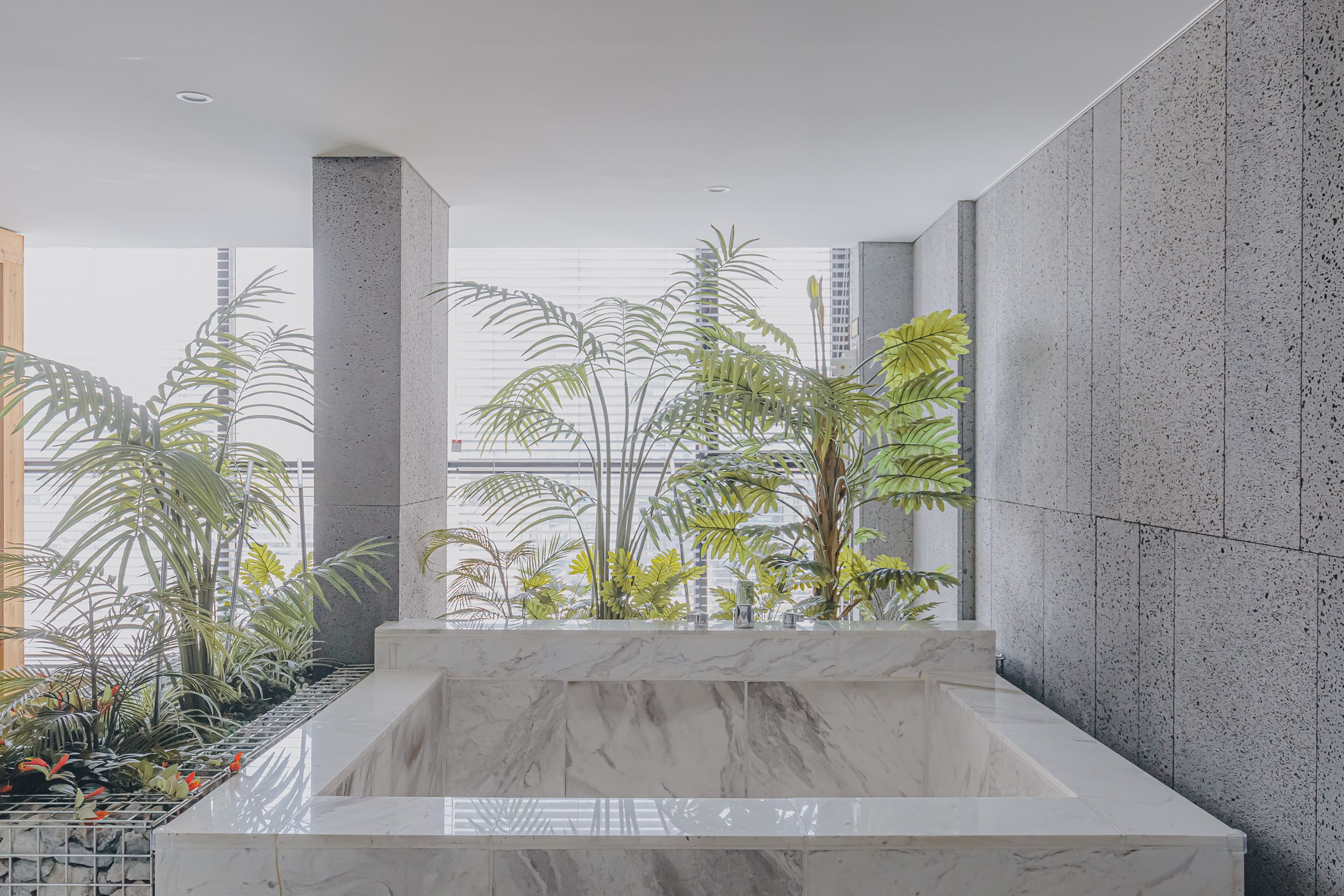 art suite | deep-soaking bathtub