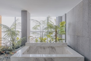 Bañera profunda