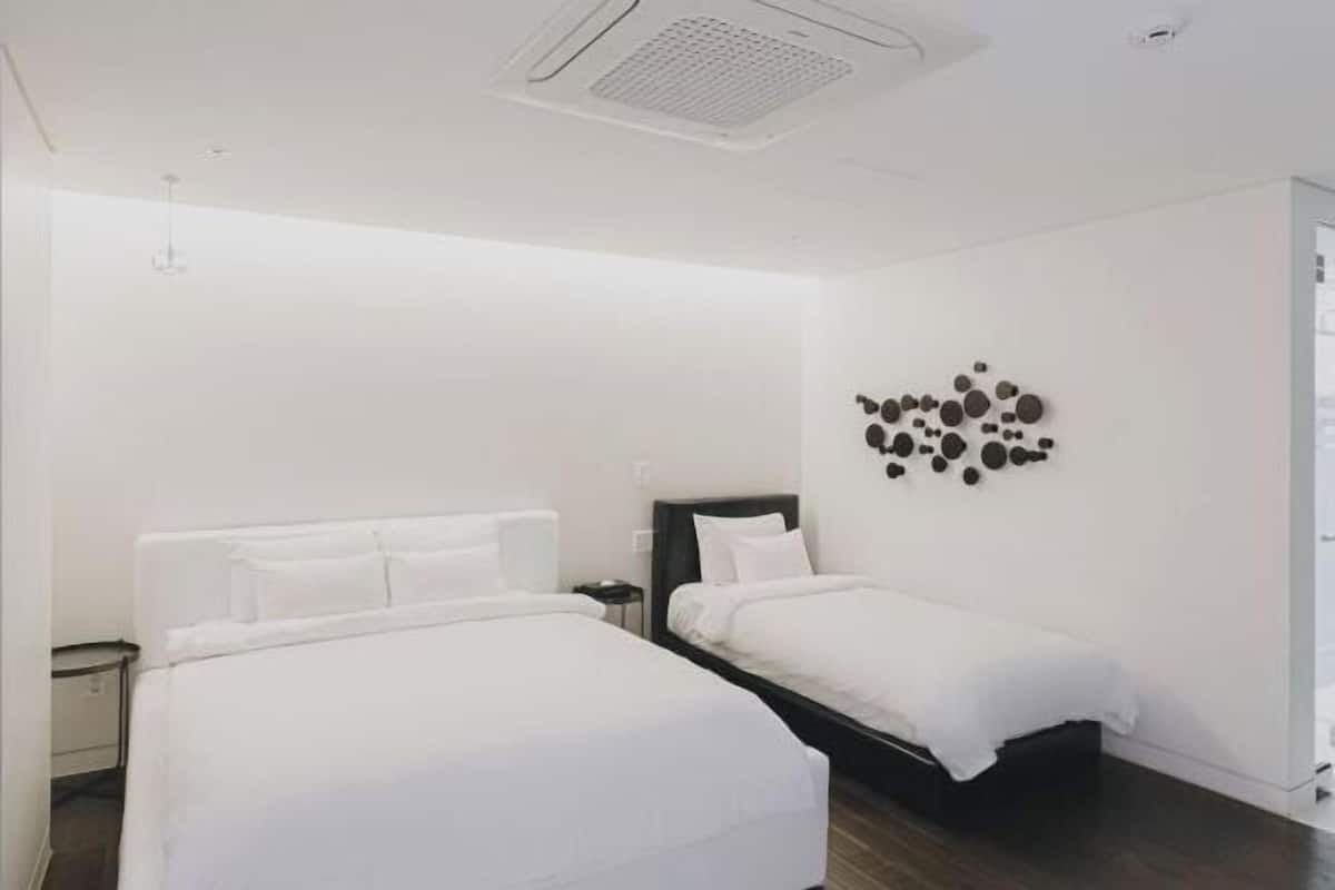 1 bedroom, in-room safe, desk, blackout drapes