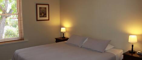 Apartment, 1 Bedroom, Kitchen (Warwick) | 1 bilik tidur, meja, seterika/papan seterika, katil bayi/kot (surcaj)