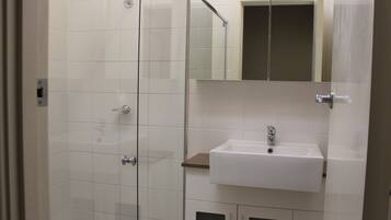 Warwick Apartment | Bathroom