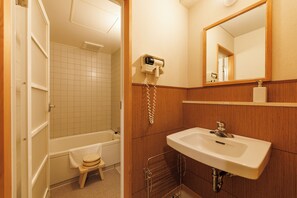 Japanese Style Room, Half Board (Standard Dinner) | Bathroom | Combined shower/tub, free toiletries, hair dryer, slippers - Hotel Kikori (Hida)