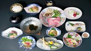 旅館のお食事処