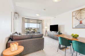 Executive-Apartment, 1 Schlafzimmer, Balkon, Flussblick | Wohnzimmer