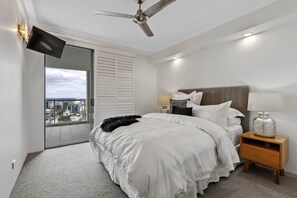 Luxury Apartment, 3 Bedrooms, River View, Executive Level