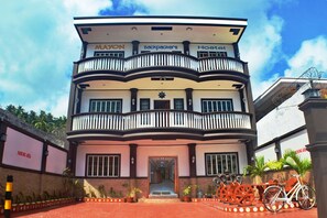 Front of property - Mayon Backpackers Hostel (Legazpi)