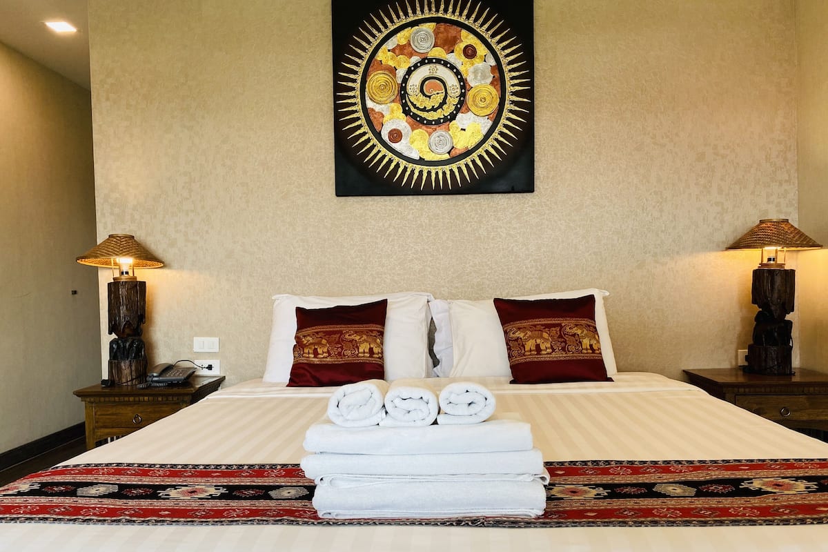 Free minibar, laptop workspace, blackout curtains, free WiFi