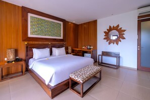 Dobbeltrom, hageutsikt | Skrivebord, wi-fi (inkludert) og sengetøy