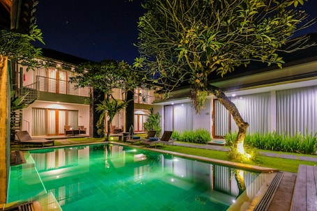 3 piscinas al aire libre, sillones reclinables de piscina