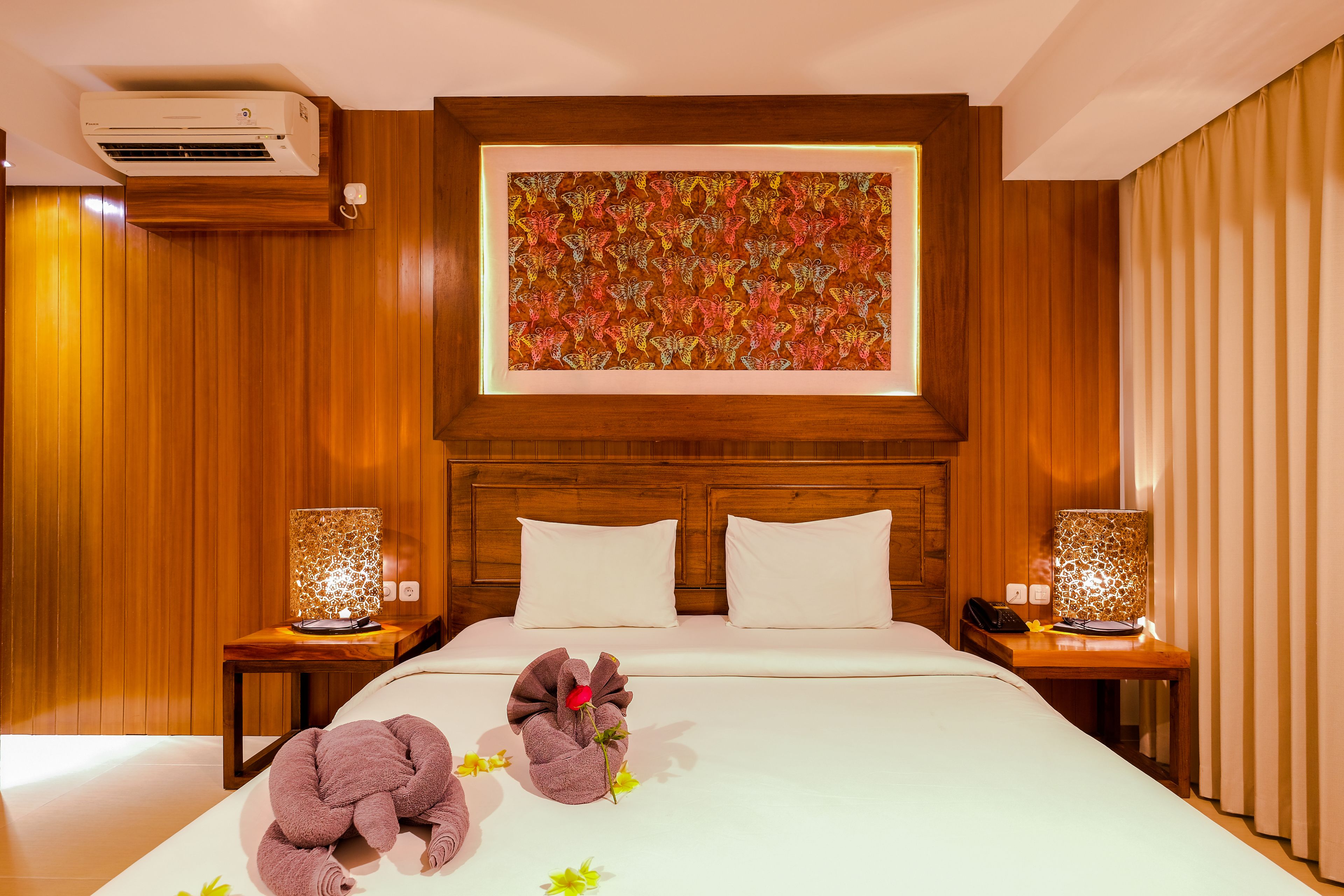 queen room with pool view | desk, free wifi, bed sheets