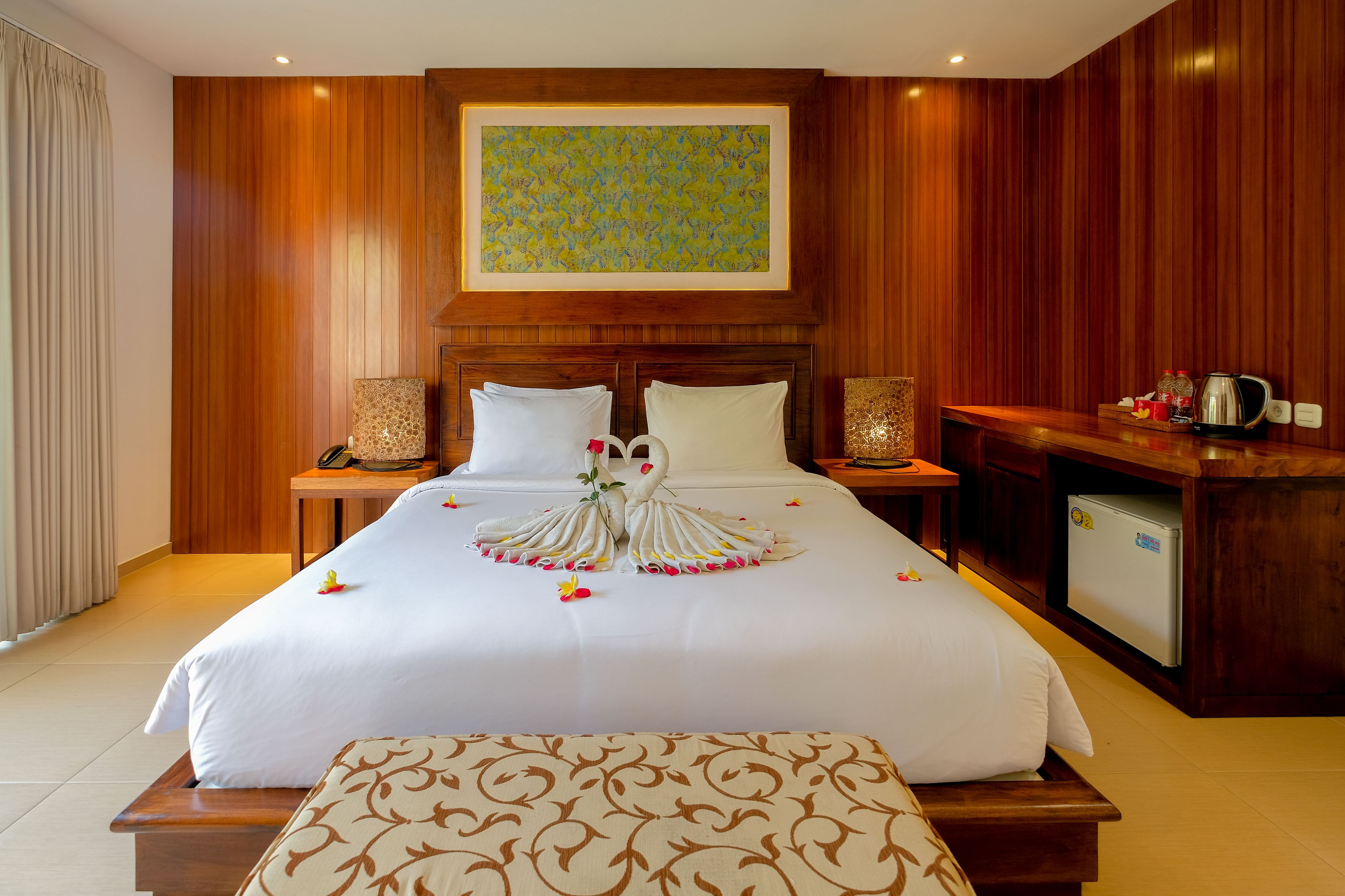 King Room with Pool View | Meja kerja, Wi-Fi gratis, dan seprai linen
