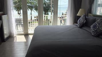 Honeymoon Room, 1 King Bed | Minibar, desk, free WiFi