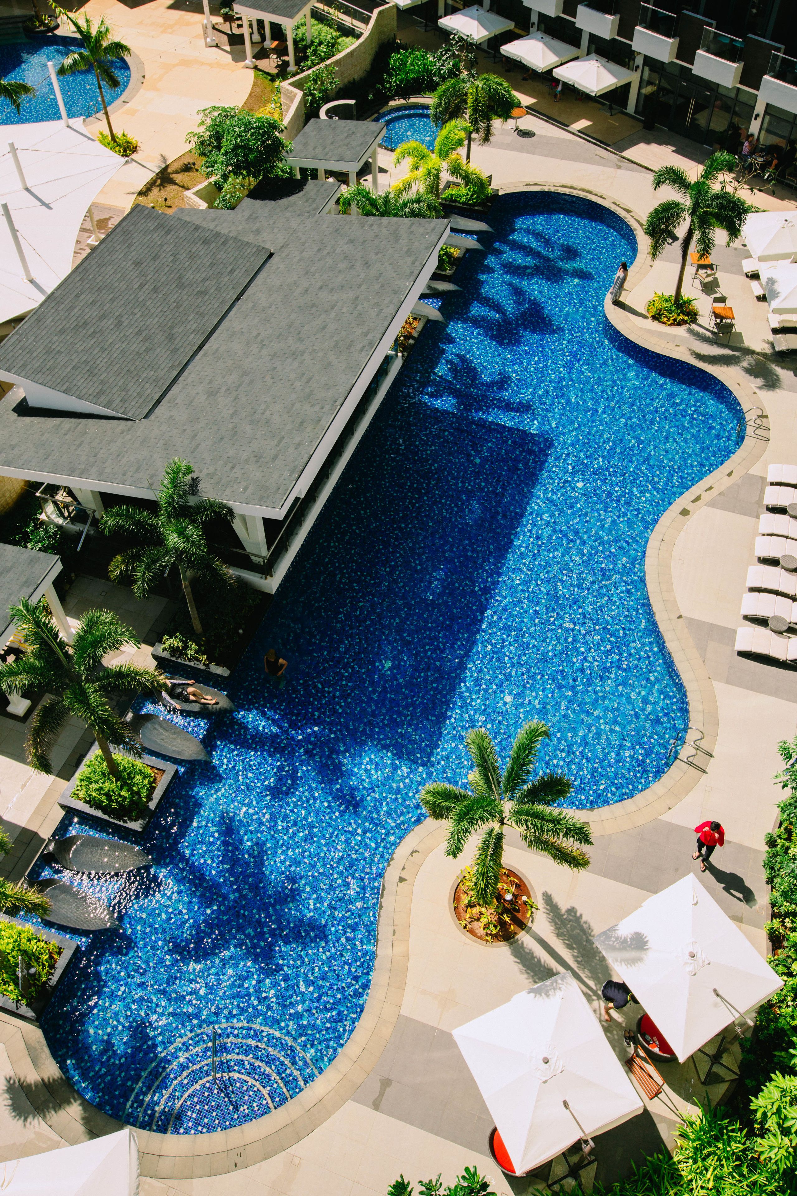 2 outdoor pools, open 7:00 am to 10:00 pm, free pool cabanas