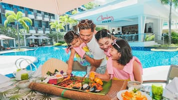 2 buitenzwembaden, gratis zwembadcabana's, parasols voor strand/zwembad