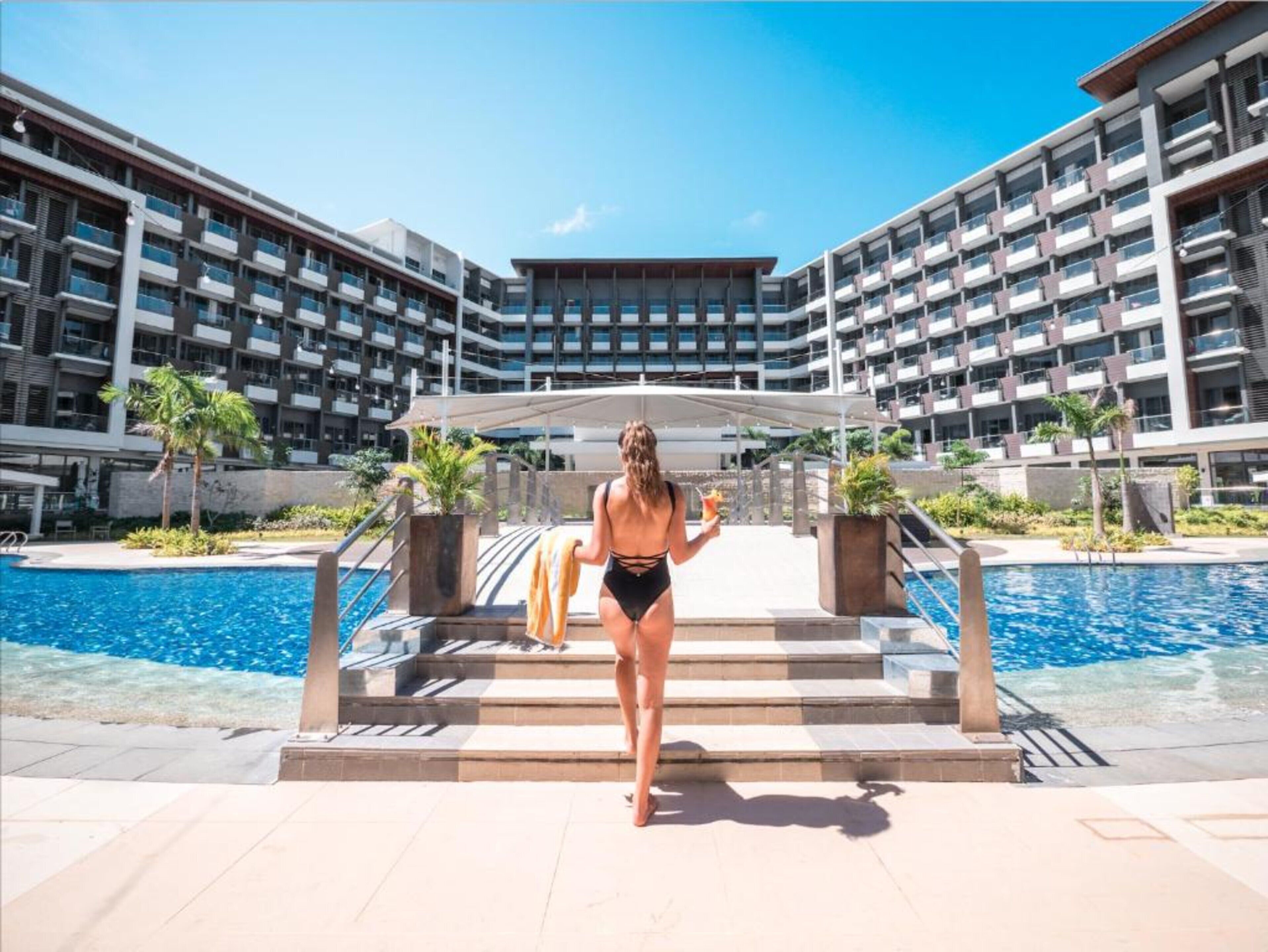 2 hồ bơi ngoài trời, mở cửa từ 7:00 đến 22:00, lều miễn phí 