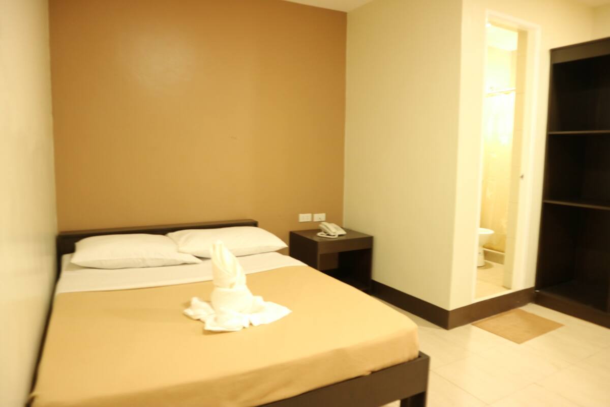 Chambre (Matrimonial) | Bureau, lits pliants/supplémentaires, Wi-Fi gratuit