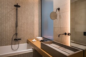 Junior Suite, Connecting Rooms, City View | Bathroom | Shower, designer toiletries, hair dryer, bathrobes - Scala de Faro (Chania)