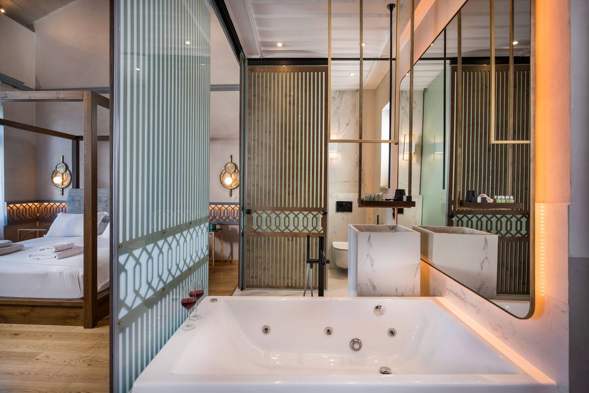 presidential suite, terrace, sea view | bathroom | shower, designer toiletries, hair dryer, bathrobes