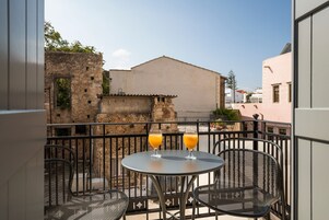 Deluxe Double Room with Balcony | Μπαλκόνι