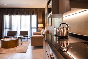 Microwave, electric kettle, toaster, cookware/dishes/utensils - Mint Hotel Sandhurst (Sandton)