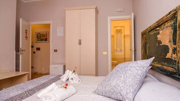 Down comforters, in-room safe, individually decorated, desk