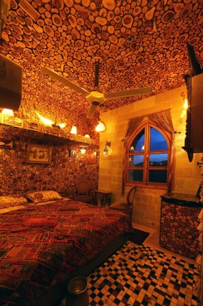 Familiesuite, peis | Minibar, individuelt dekorert, individuelt innredet og blendingsgardiner