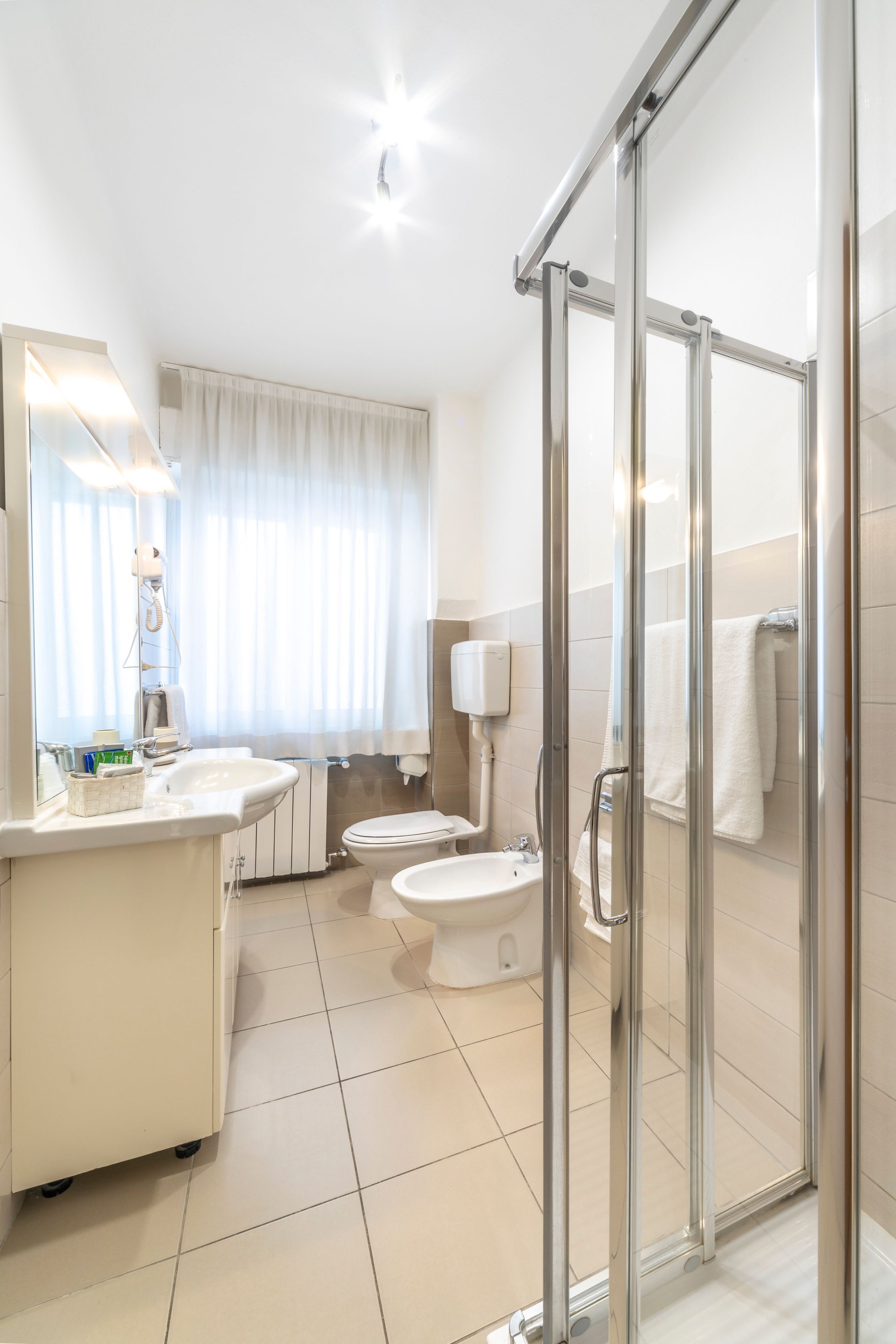 comfort triple room, balcony | bathroom | shower, free toiletries, hair dryer, bidet