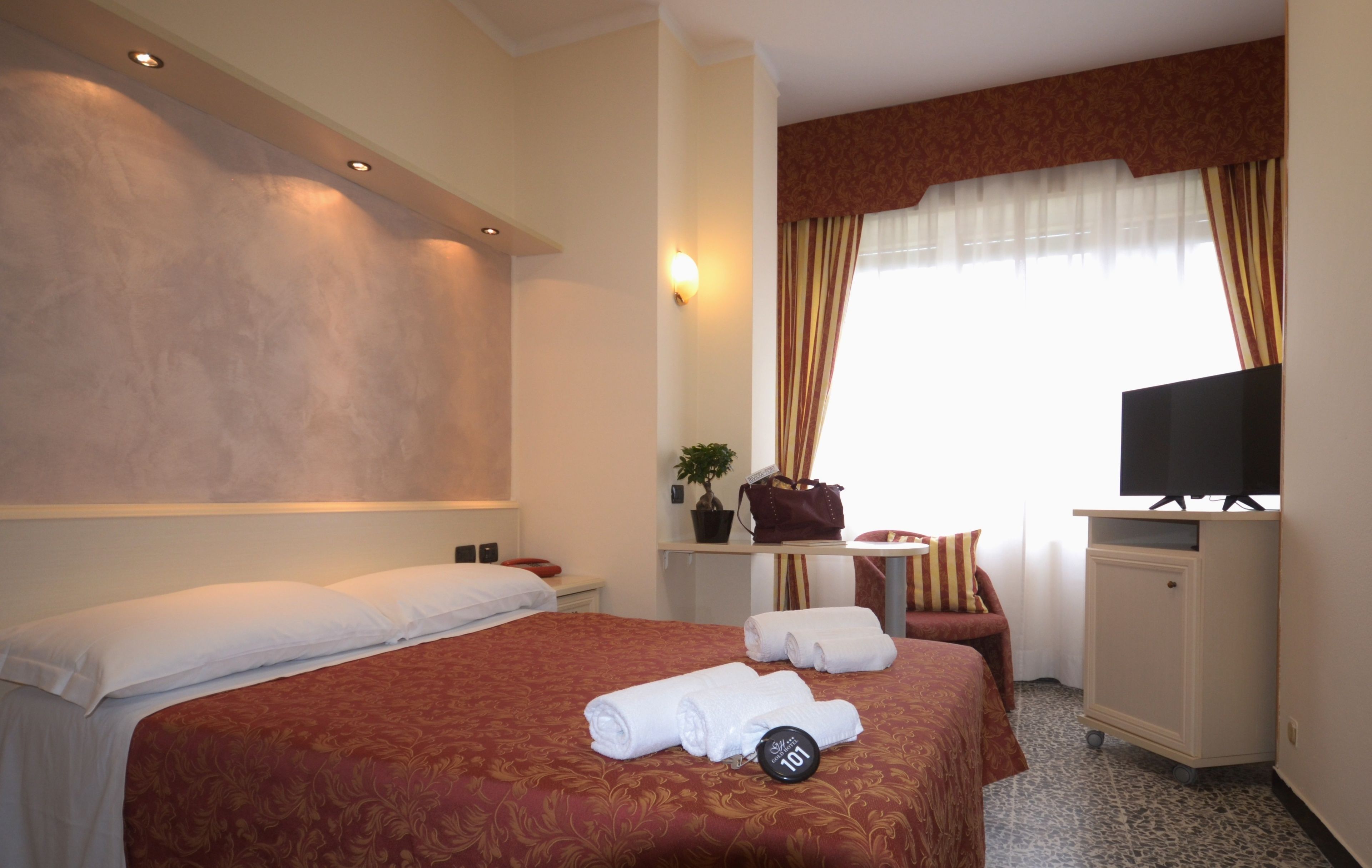 comfort single room | minibar, in-room safe, desk, free wifi