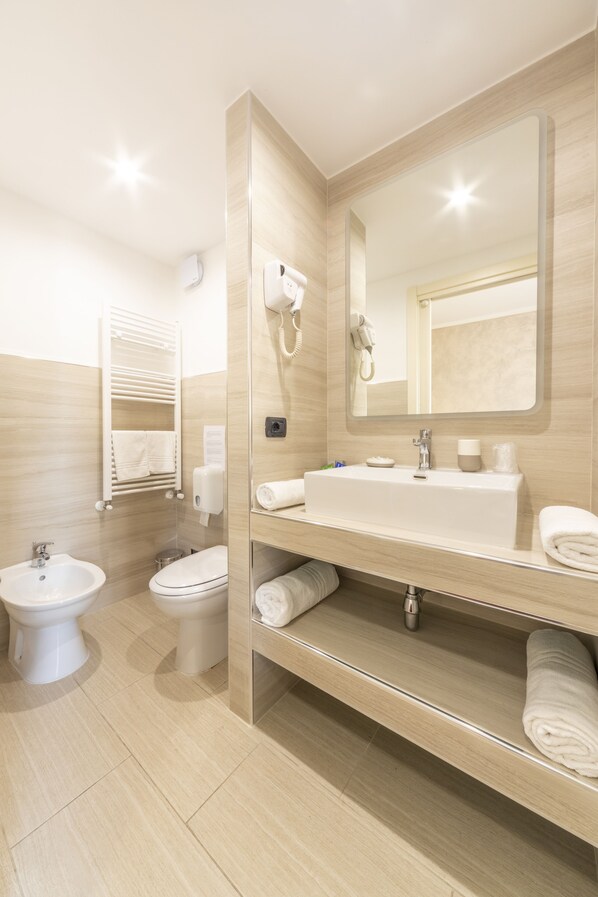 Chambre Double Supérieure, 1 grand lit, non-fumeurs, vue ville | Vue de la chambre