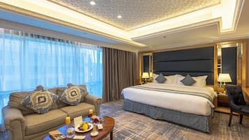 Phòng Suite Royal, quang cảnh thành phố | Minibar, két bảo mật tại phòng, màn/rèm cản sáng, phòng cách âm