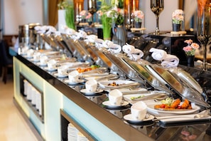 2 restauranter: frokost, lunsj og middag serveres