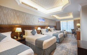 四人房 | 迷你吧、客房内保险箱、遮光窗帘、隔音