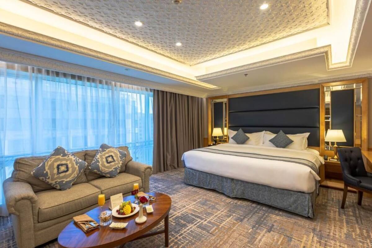 Royal Suite, City View | Minibar, in-room safe, blackout drapes, soundproofing