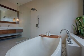 Balinese Modern Two Bedrooms Villa - Upper Floor - My Villa and Resort Canggu (Canggu)
