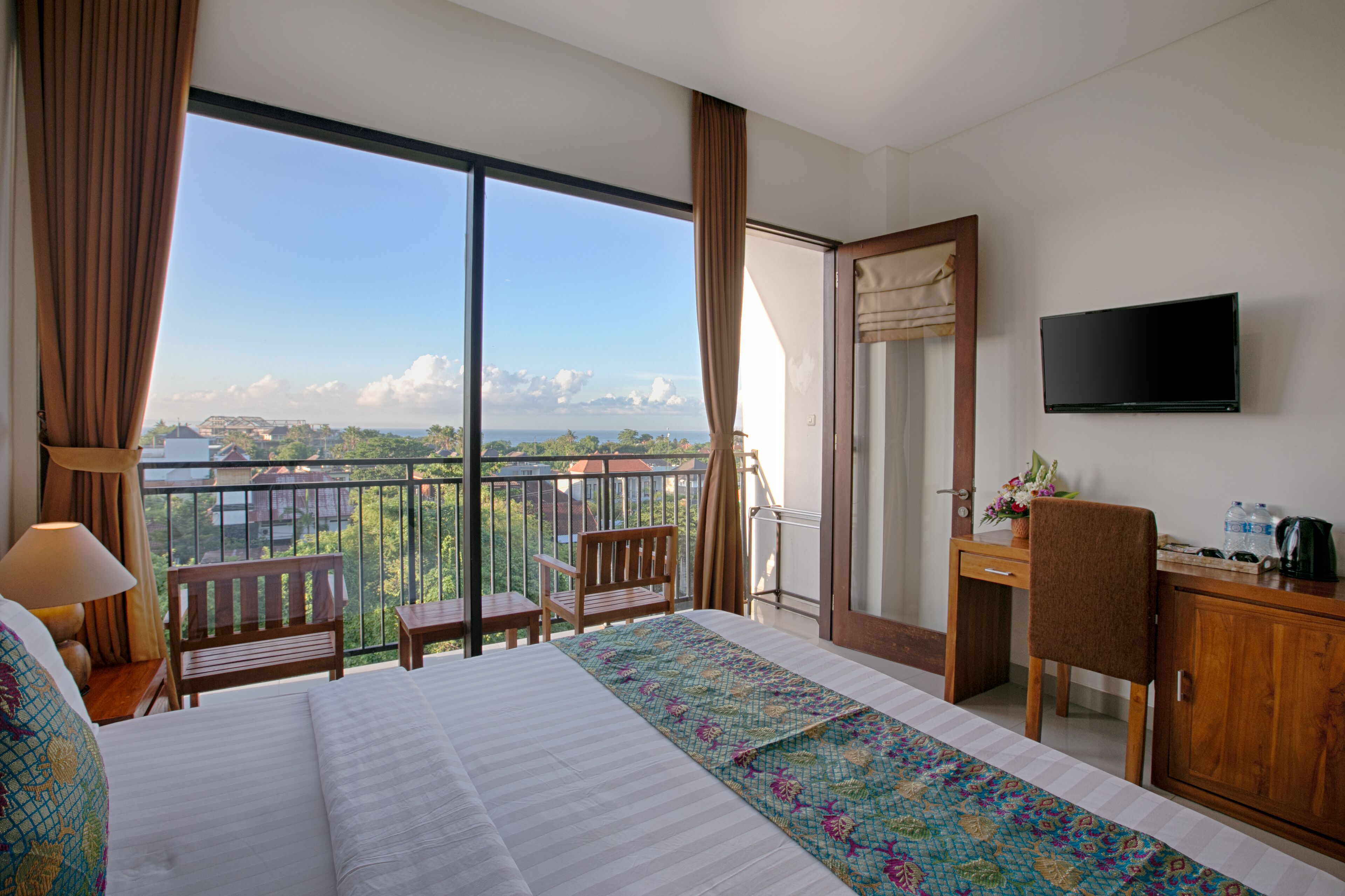 1 chambre, décoration personnalisée, bureau