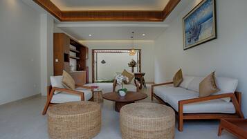 Balinese Modern Two Bedrooms Villas | Área de estar | Smart TV 41 polegadas com canais a cabo