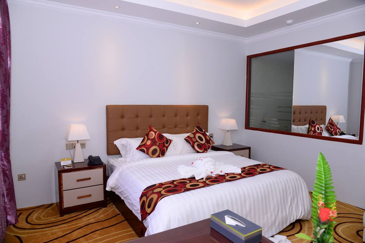 Superior Room | Minibar, in-room safe, desk, blackout drapes