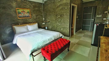 Design Room | In-room safe, desk, free WiFi