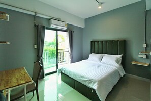 Design Room | In-room safe, desk, free WiFi