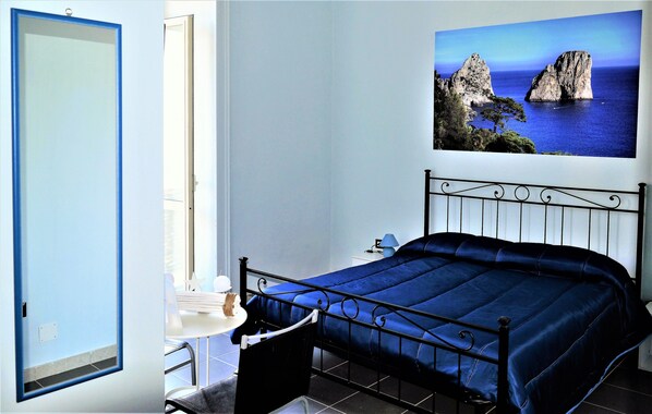 Superior Triple Room, Ensuite, City View | 1 bedroom, premium bedding, minibar, individually decorated - Napoli Station B&B (Naples)