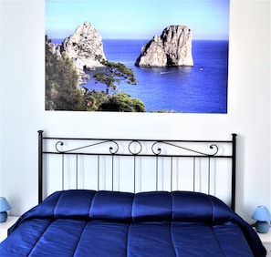 Superior Triple Room, Ensuite, City View | 1 bedroom, premium bedding, minibar, individually decorated - Napoli Station B&B (Naples)