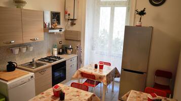 Daily continental breakfast (EUR 5 per person)