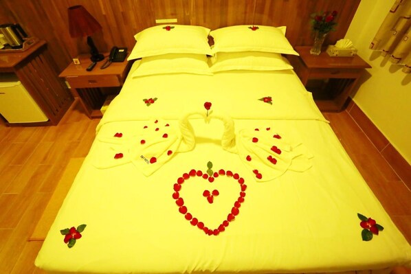 Pillowtop beds, minibar, in-room safe, desk