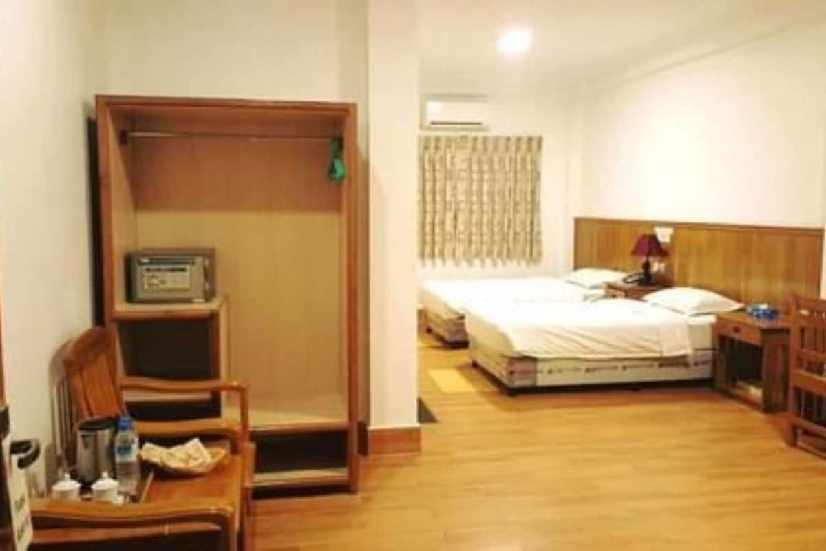 Pillowtop beds, minibar, in-room safe, desk
