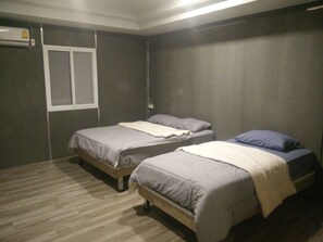 Deluxe Room | Rollaway beds, free WiFi - X Kingdom Guest House (Chiang Mai)