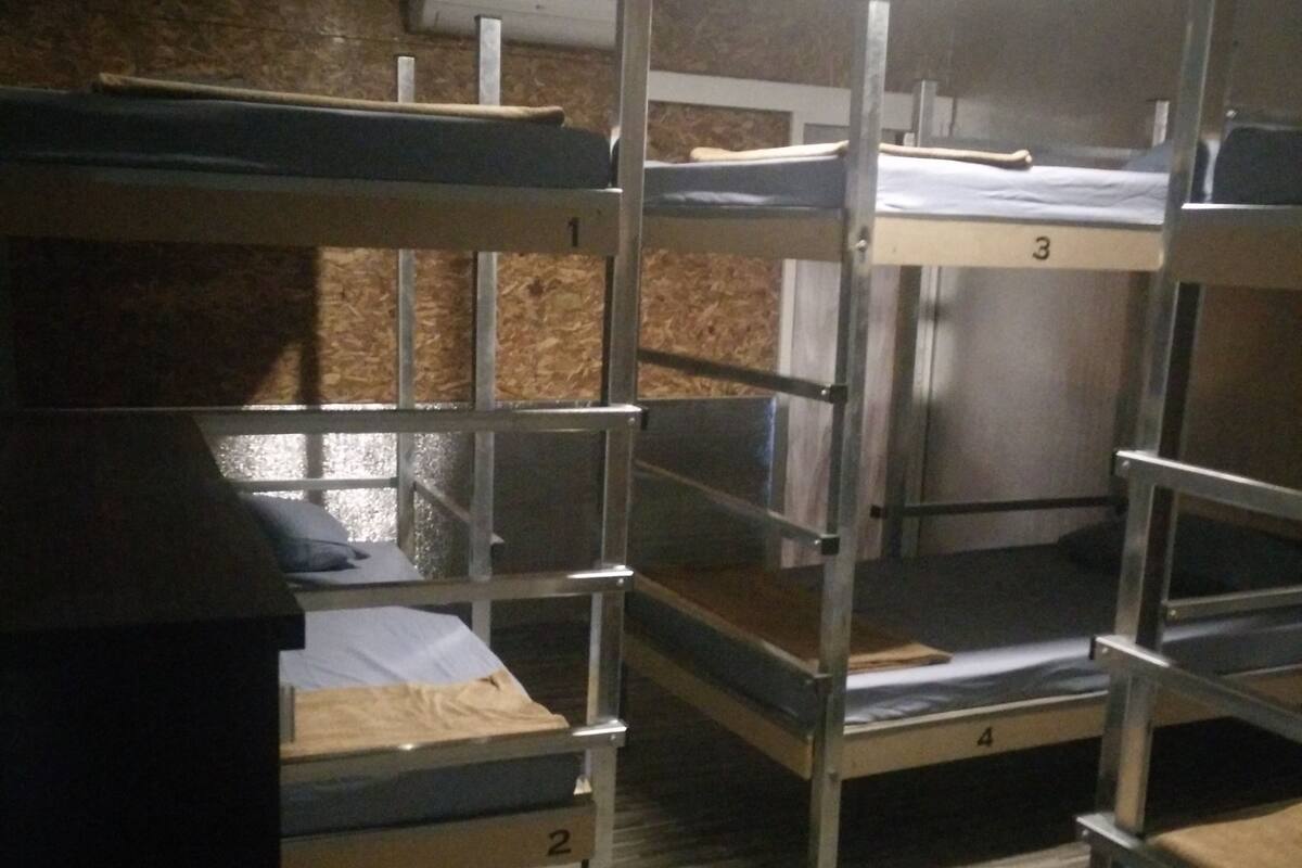 XD2 6-Bed Mixed Dormitory | Rollaway beds, free WiFi